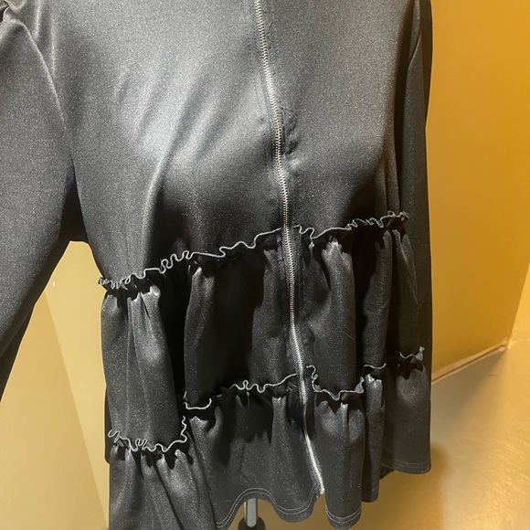 Zip-up ruffle jacket - Picture 3 of 5
